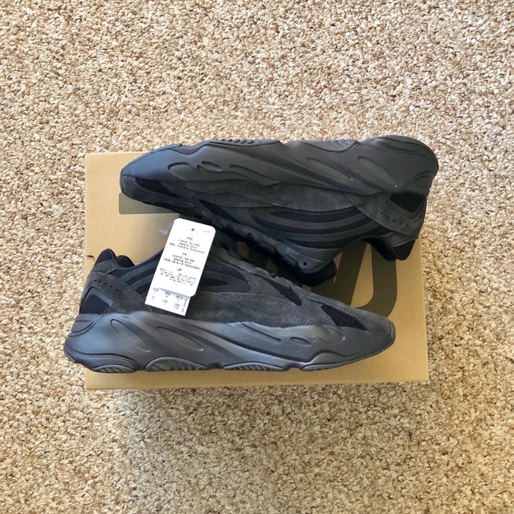 Yeezy Boost 700 V2 - Picture 1 of 8